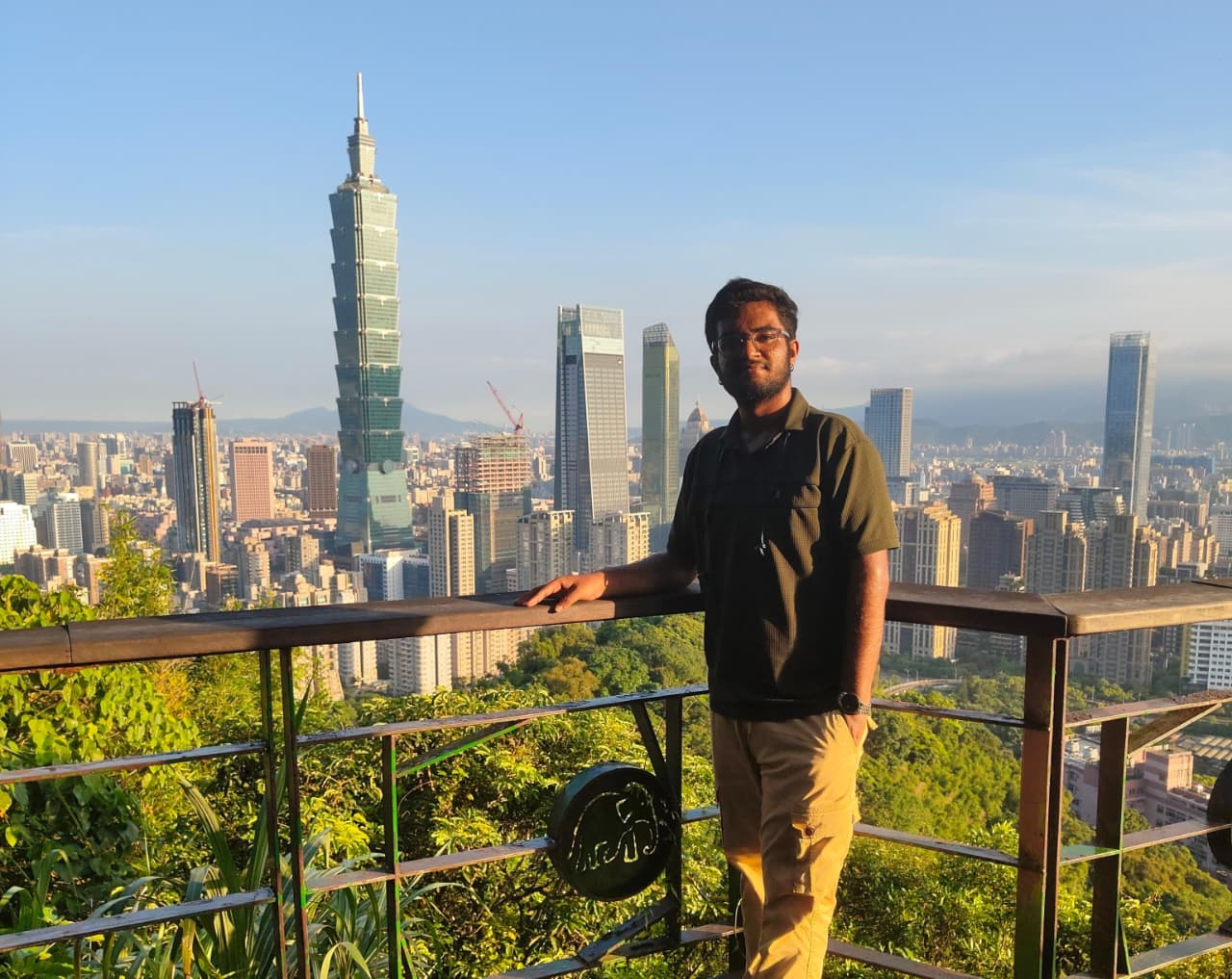 Barad Dhanush with the Taipei 101 skyline in the background