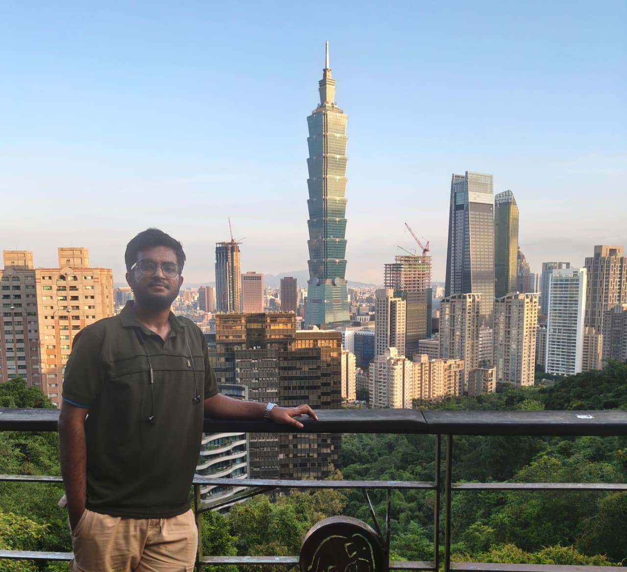 Barad with Taipei 101 in the skyline